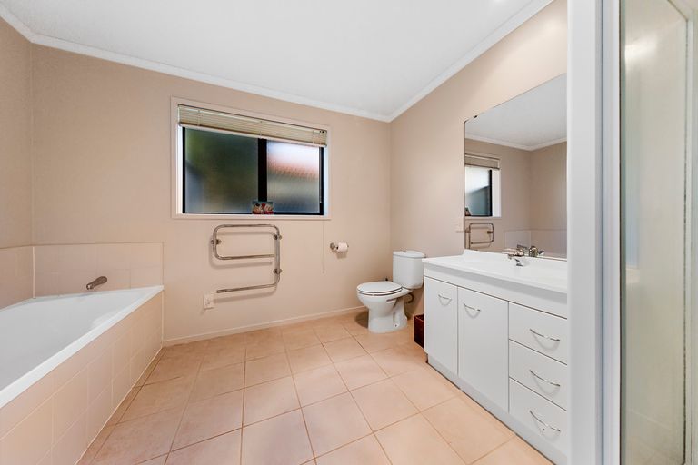 Photo of property in 3 Four Oaks Place, Pukekohe, 2120