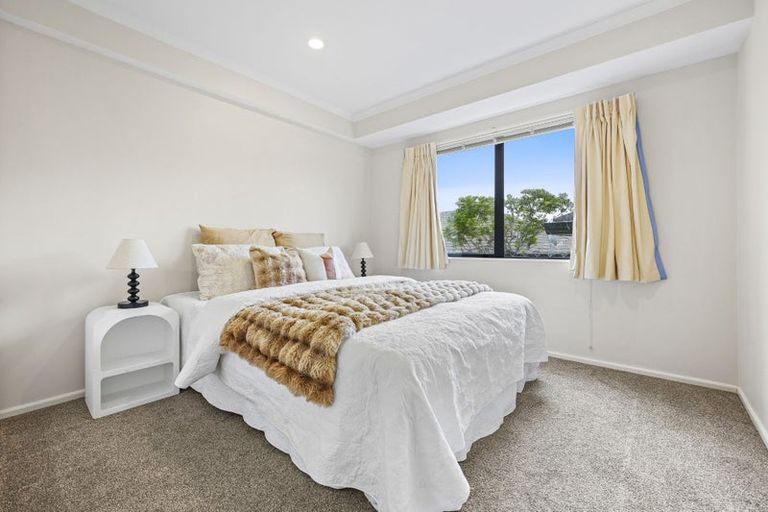 Photo of property in 25 Dairyland Drive, East Tamaki Heights, Auckland, 2016