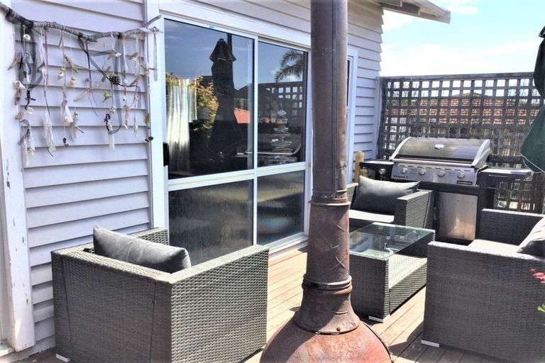 Photo of property in 385 Devonport Road, Tauranga South, Tauranga, 3112