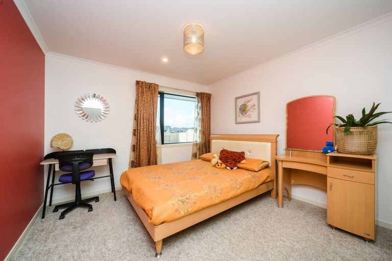 Photo of property in 19 Monaco Grove, Fitzherbert, Palmerston North, 4410