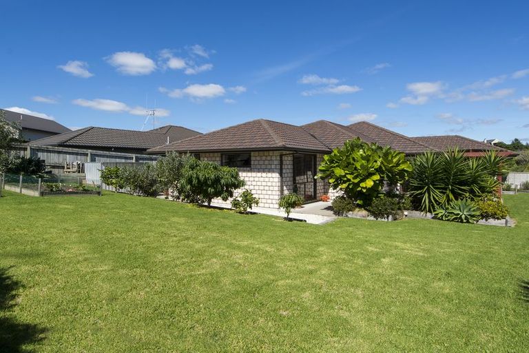 Photo of property in 8 Olive Close, Omokoroa, 3114