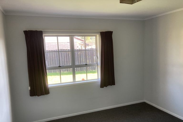 Photo of property in 98 Oakfield Crescent, Pukete, Hamilton, 3200