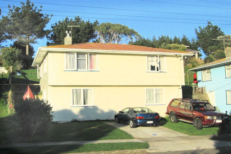 Photo of property in 19 Northumberland Street, Cannons Creek, Porirua, 5024