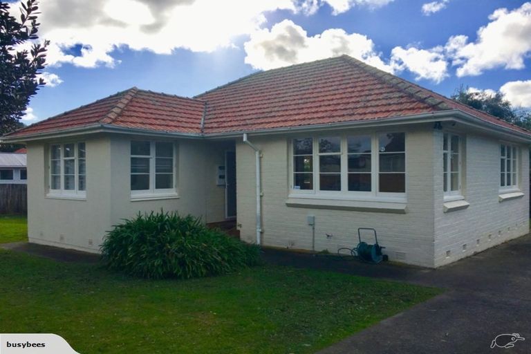 Photo of property in 35 Philomel Crescent, Bayswater, Auckland, 0622