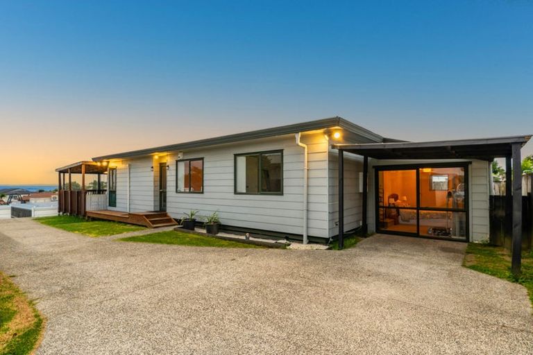 Photo of property in 2/39 Templeton Place, Clendon Park, Auckland, 2103