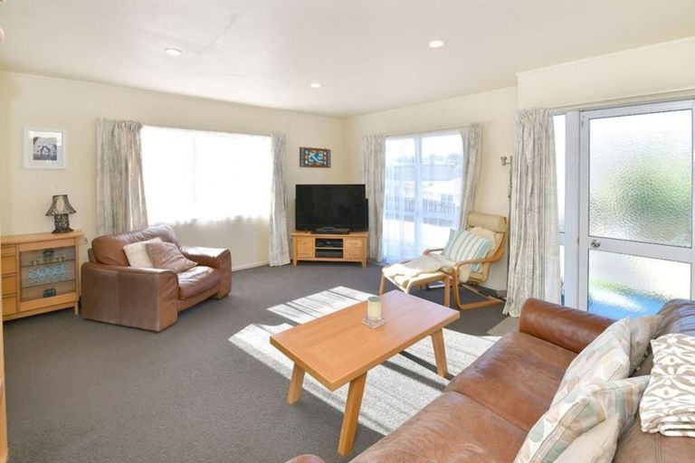 Photo of property in 38 Charlotte Street, Stanmore Bay, Whangaparaoa, 0932