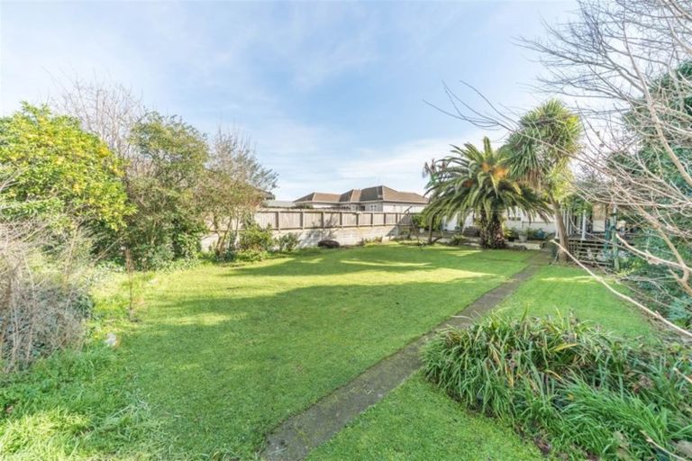 Photo of property in 22 East Street, Terrace End, Palmerston North, 4410
