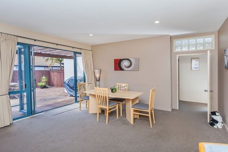 Photo of property in 9 Fearnley Grove, Albany, Auckland, 0632