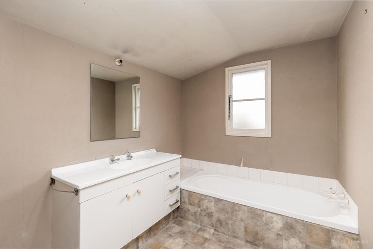 Photo of property in 6 George Street, Waimate, 7924