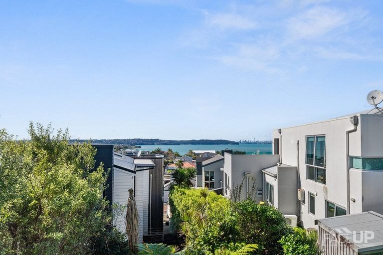Photo of property in 2/143a Wiseley Road, West Harbour, Auckland, 0618