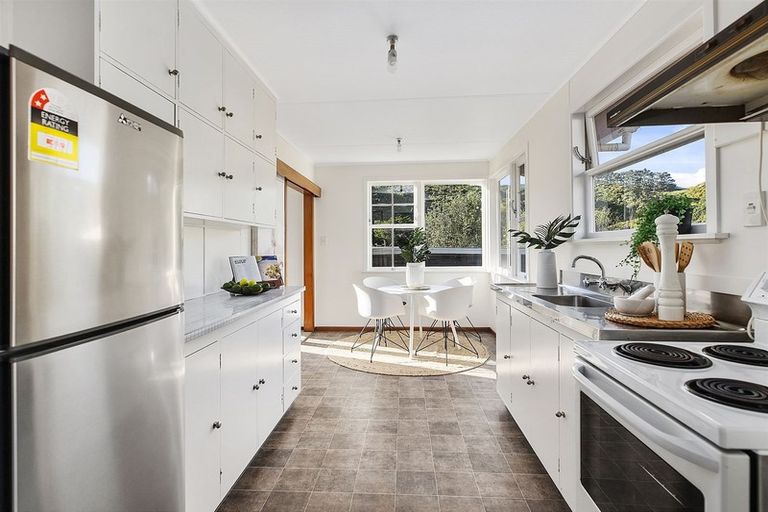 Photo of property in 17 Cardiff Crescent, Cannons Creek, Porirua, 5024