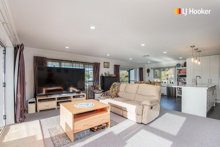 Photo of property in 7 North Foreland Street, Waihola, Milton, 9073