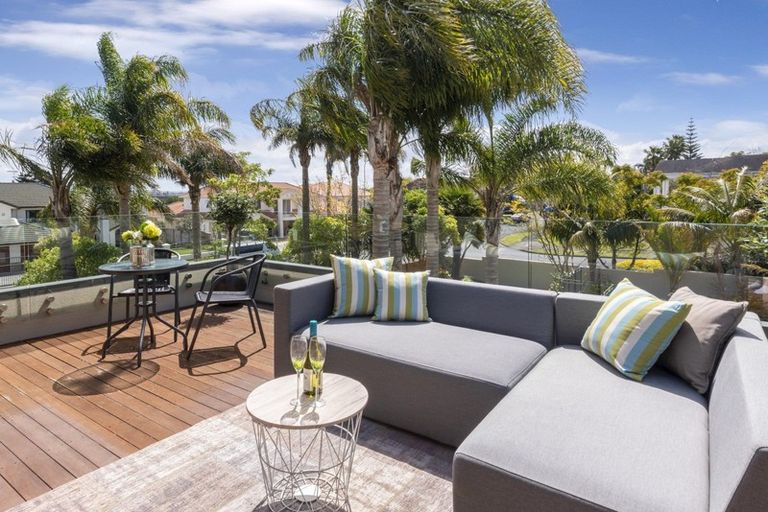 Photo of property in 1 St Elmo Rise, Shamrock Park, Auckland, 2016