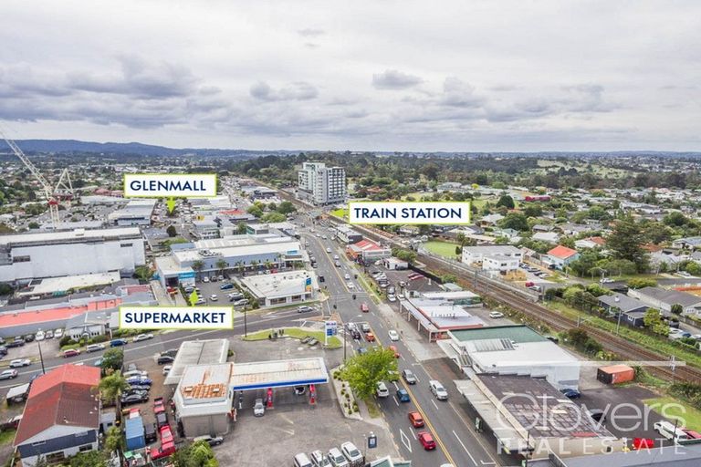 Photo of property in 1/106 West Coast Road, Glen Eden, Auckland, 0602