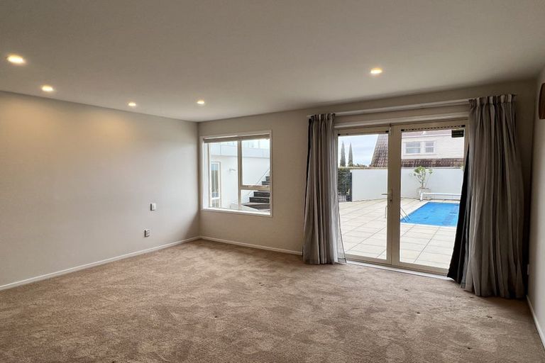 Photo of property in 2a Eastcliffe Road, Castor Bay, Auckland, 0620