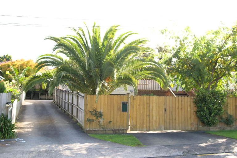 Photo of property in 2/1 Wood Avenue, Howick, Auckland, 2014