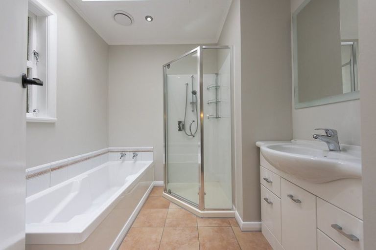 Photo of property in 14 Torwood Road, Khandallah, Wellington, 6035