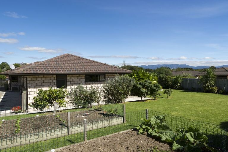 Photo of property in 8 Olive Close, Omokoroa, 3114