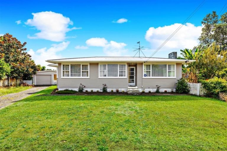Photo of property in 14 Mountbatten Place, Papakura, 2110