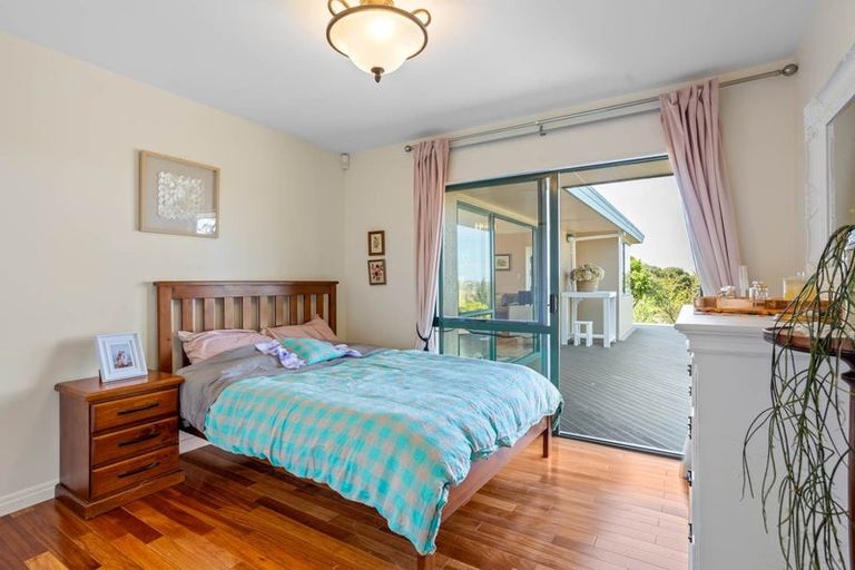 Photo of property in 1 Whangaparaoa Road, Red Beach, 0932