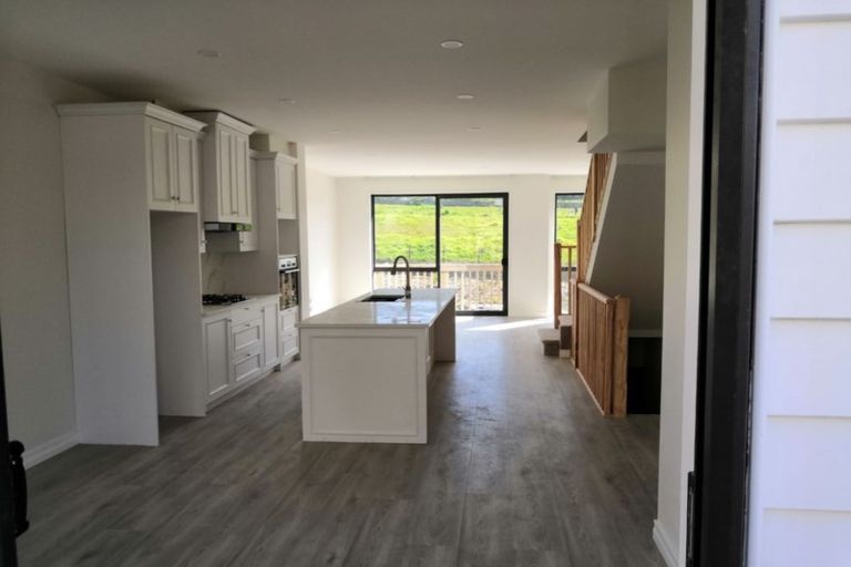 Photo of property in 27 Lawson Creek Street, Massey, Auckland, 0614