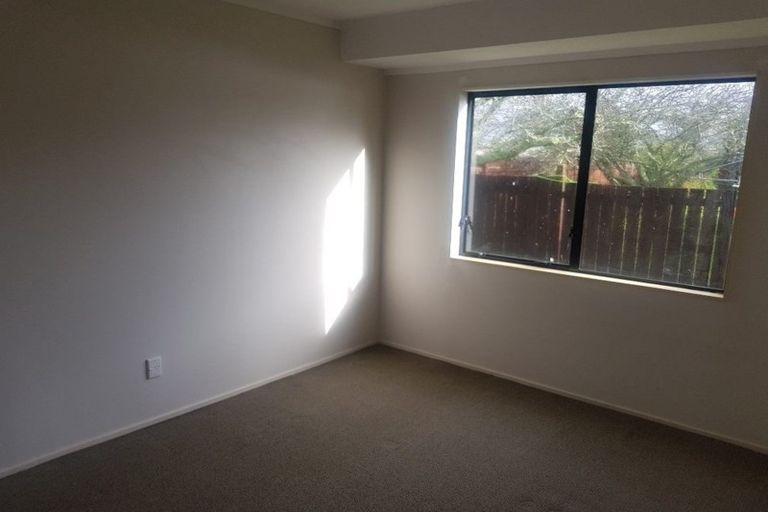 Photo of property in 2/21 Beeston Crescent, Manurewa, Auckland, 2102