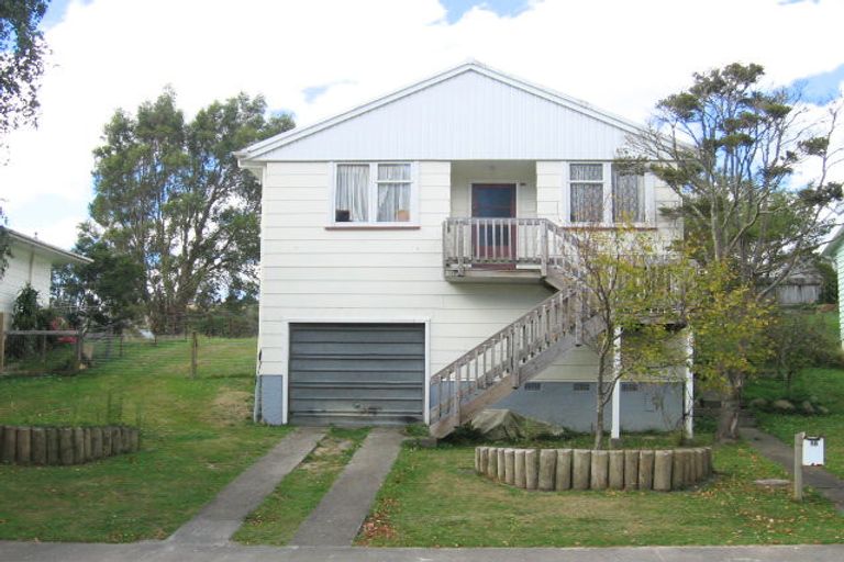 Photo of property in 18 Speargrass Grove, Timberlea, Upper Hutt, 5018