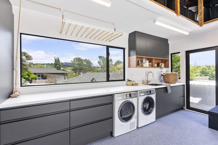 Photo of property in 25a Barron Drive, Green Bay, Auckland, 0604