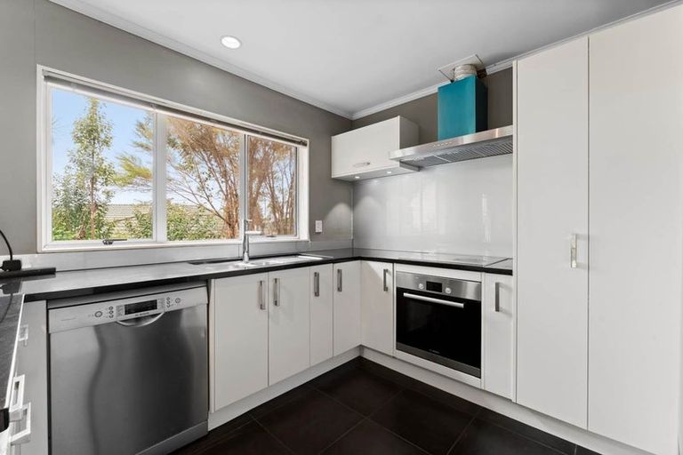 Photo of property in 18 Vintage Drive, Henderson, Auckland, 0612