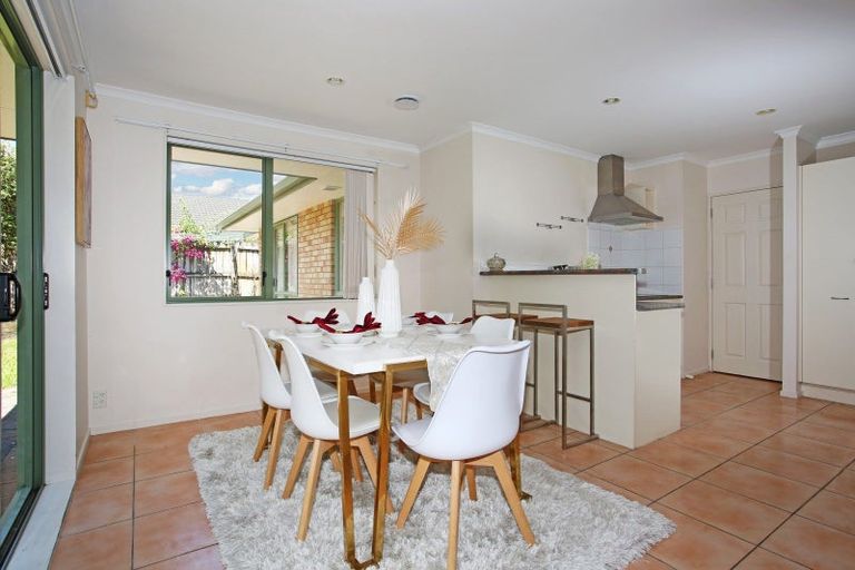 Photo of property in 8 Marlon Lane, East Tamaki, Auckland, 2016