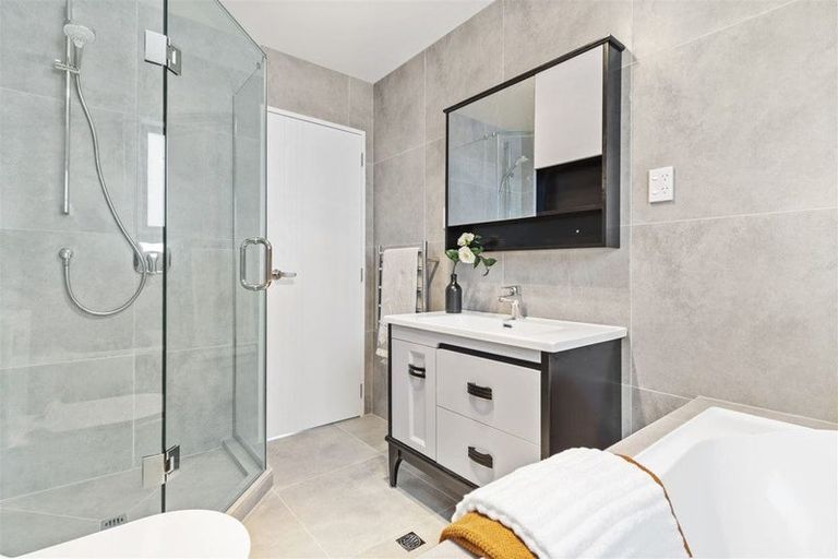 Photo of property in 4/62 Smythe Road, Henderson, Auckland, 0612