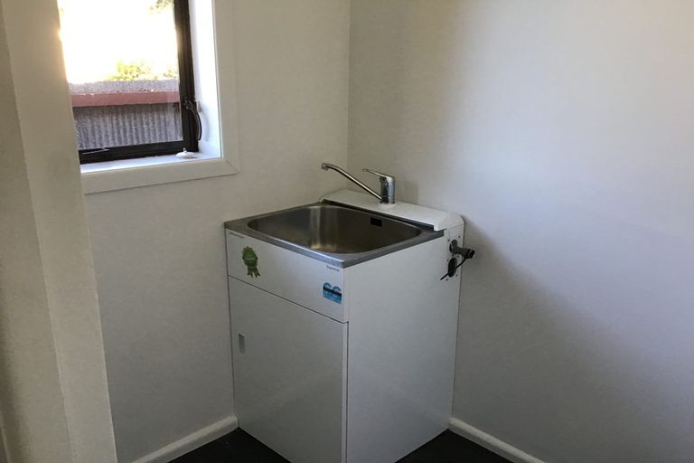 Photo of property in 8 Liverton Crescent, Bishopdale, Christchurch, 8053