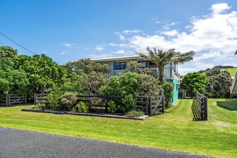 Photo of property in 9 Hall Road, Pataua North, Whangarei, 0175