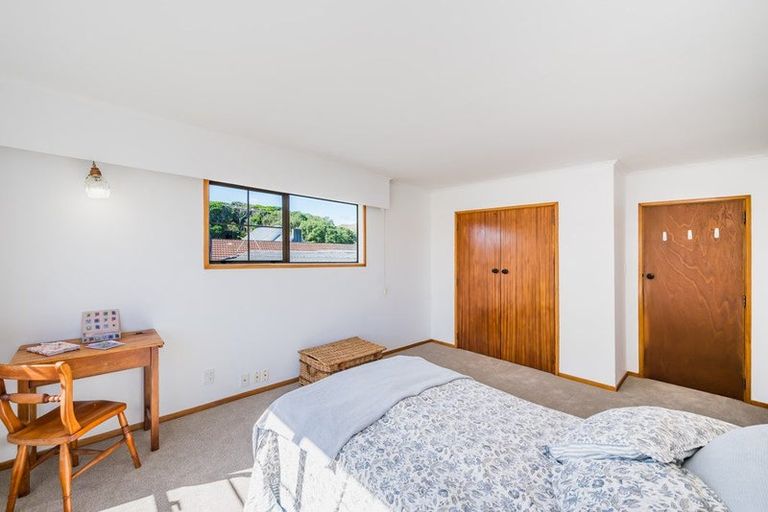 Photo of property in 73 Nimmo Avenue East, Waikanae, 5036
