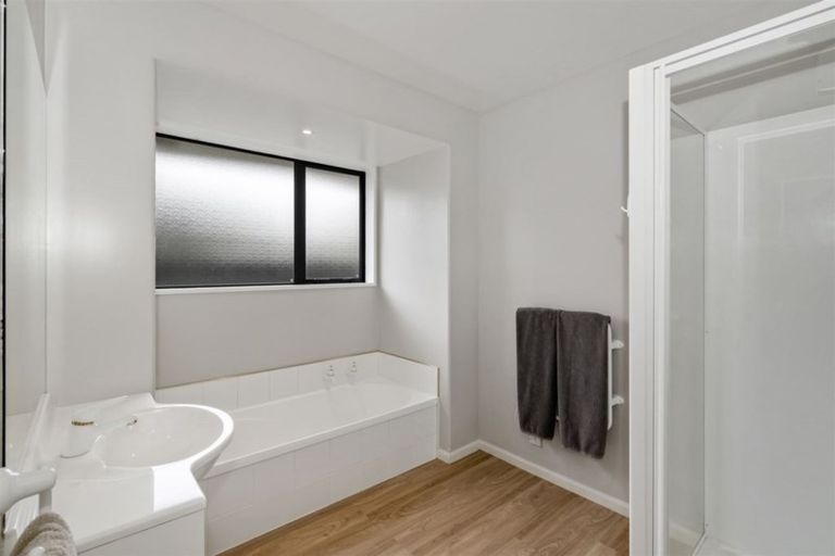 Photo of property in 4 Scarlet Lane, Redwood, Christchurch, 8051