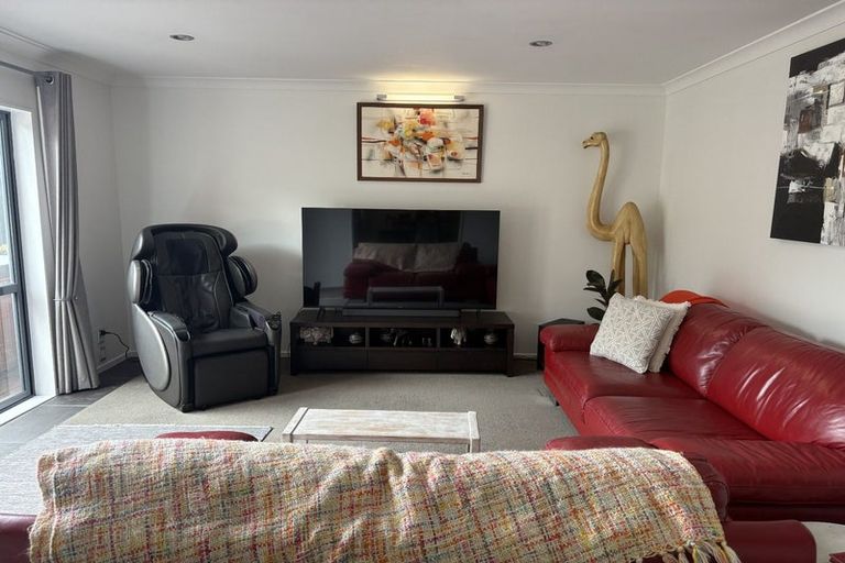 Photo of property in 65 Rising Parade, Fairview Heights, Auckland, 0632