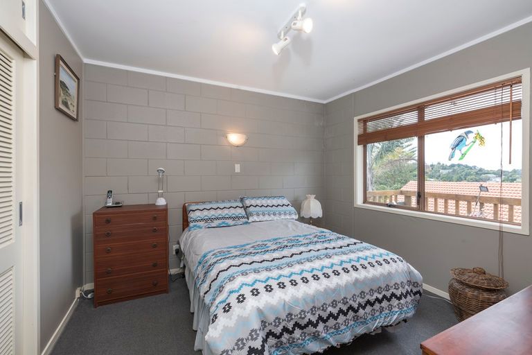 Photo of property in 1a Dolbear Street, Titirangi, Auckland, 0604