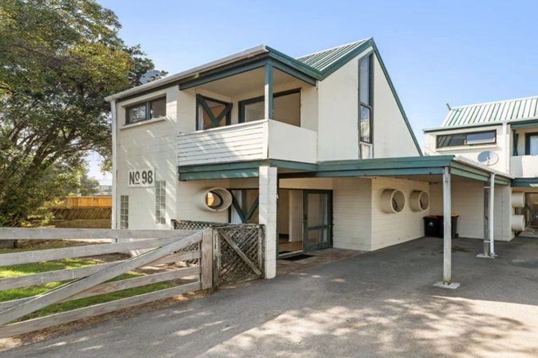 Photo of property in 98a Karewa Parade, Papamoa Beach, Papamoa, 3118