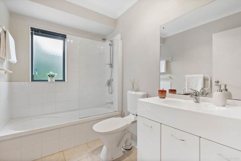 Photo of property in 30 Coventry Way, Long Bay, Auckland, 0630