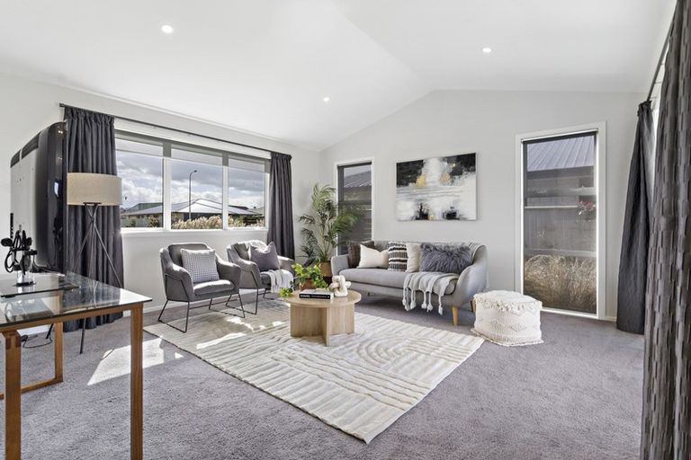 Photo of property in 28 Feist Street, Carterton, 5713