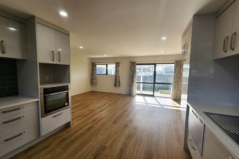 Photo of property in 51 Astley Avenue, New Lynn, Auckland, 0600
