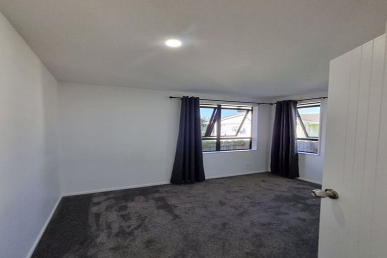 Photo of property in 2 Arnhem Place, Pukekohe, 2120