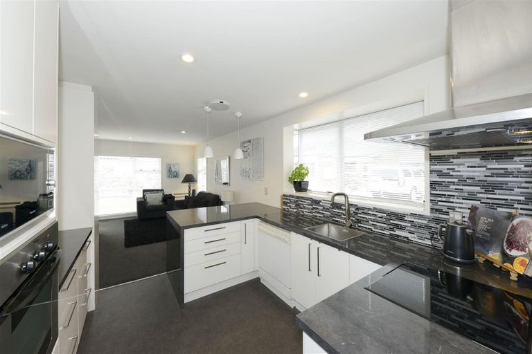 Photo of property in 5b Memorial Avenue, Ilam, Christchurch, 8053