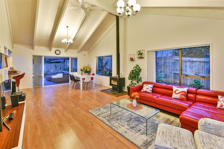 Photo of property in 24 Deodar Place, Totara Heights, Auckland, 2105