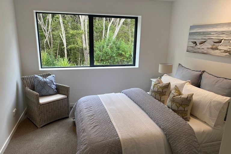 Photo of property in 3 Satchell Place, Birkenhead, Auckland, 0626