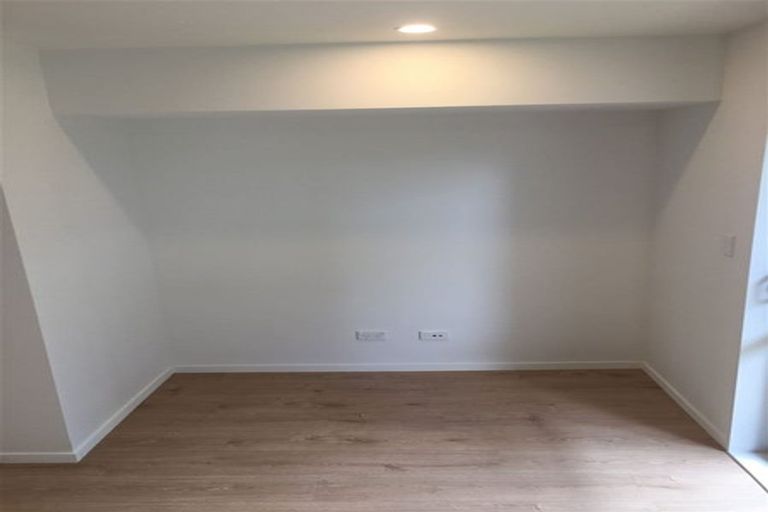 Photo of property in 3/7 South Pacific Place, Henderson, Auckland, 0612