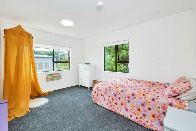 Photo of property in 1 Tiri View Place, Waiake, Auckland, 0630