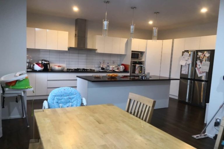 Photo of property in 6b Gossamer Drive, Pakuranga Heights, Auckland, 2010