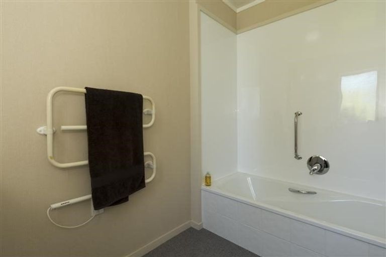 Photo of property in 188a Devonport Road, Tauranga, 3110