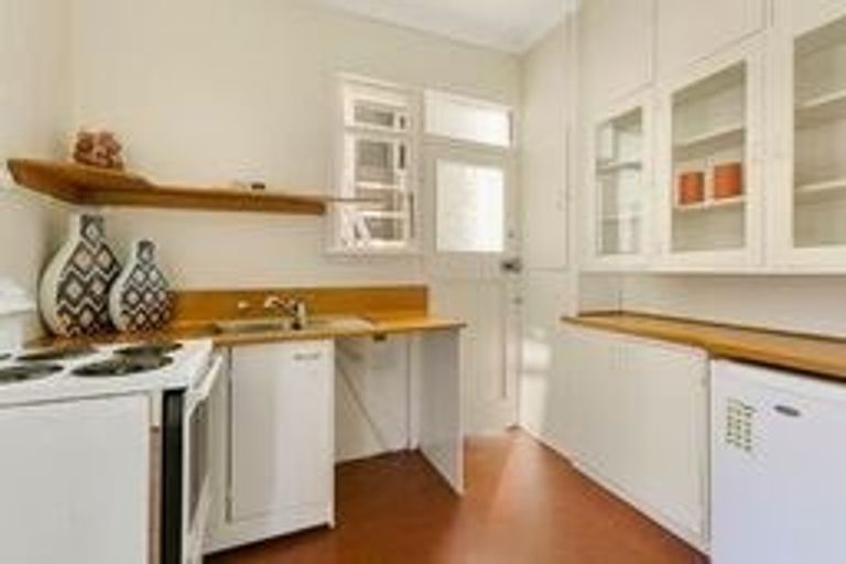 Photo of property in 2/2 Hawker Street, Mount Victoria, Wellington, 6011